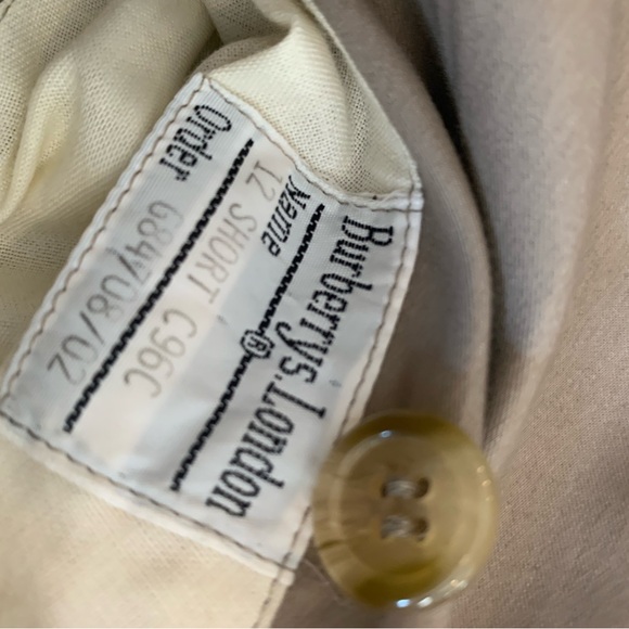 Burberry Beige Coat with Iconic Check Pattern - Picture 6 of 6